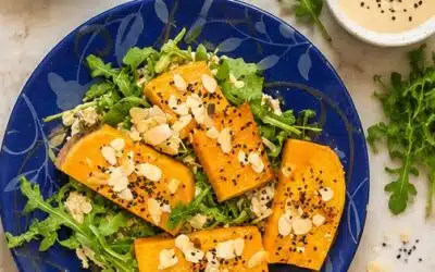 Geroosterde pompoen op een tahini-bedje met Cannellinibonen en kappertjes